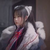 电脑屏幕上展示着爱乃零相关的资讯页面,用户正在浏览与核对内容细节